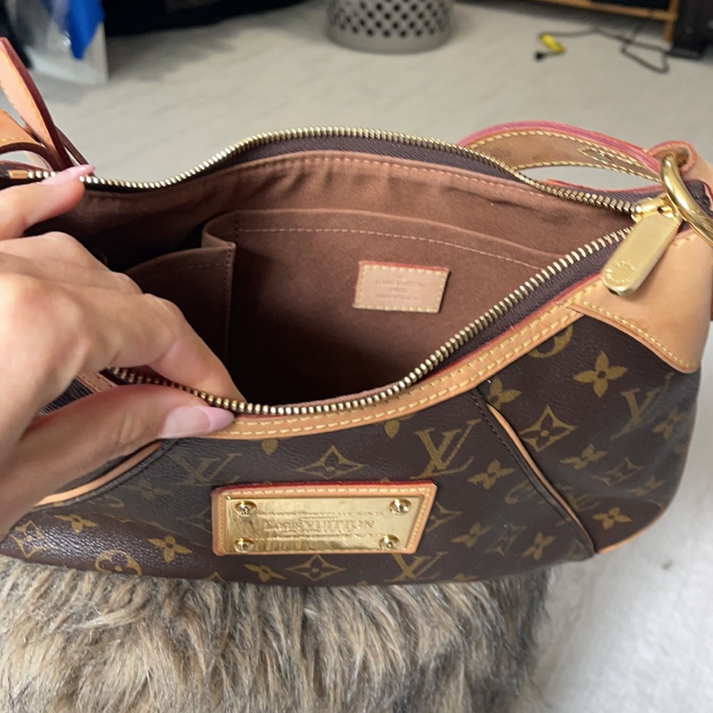 Monogram Thames GM Shoulder Bag
MODEL NO.:M56383 - Picture 3 of 4
